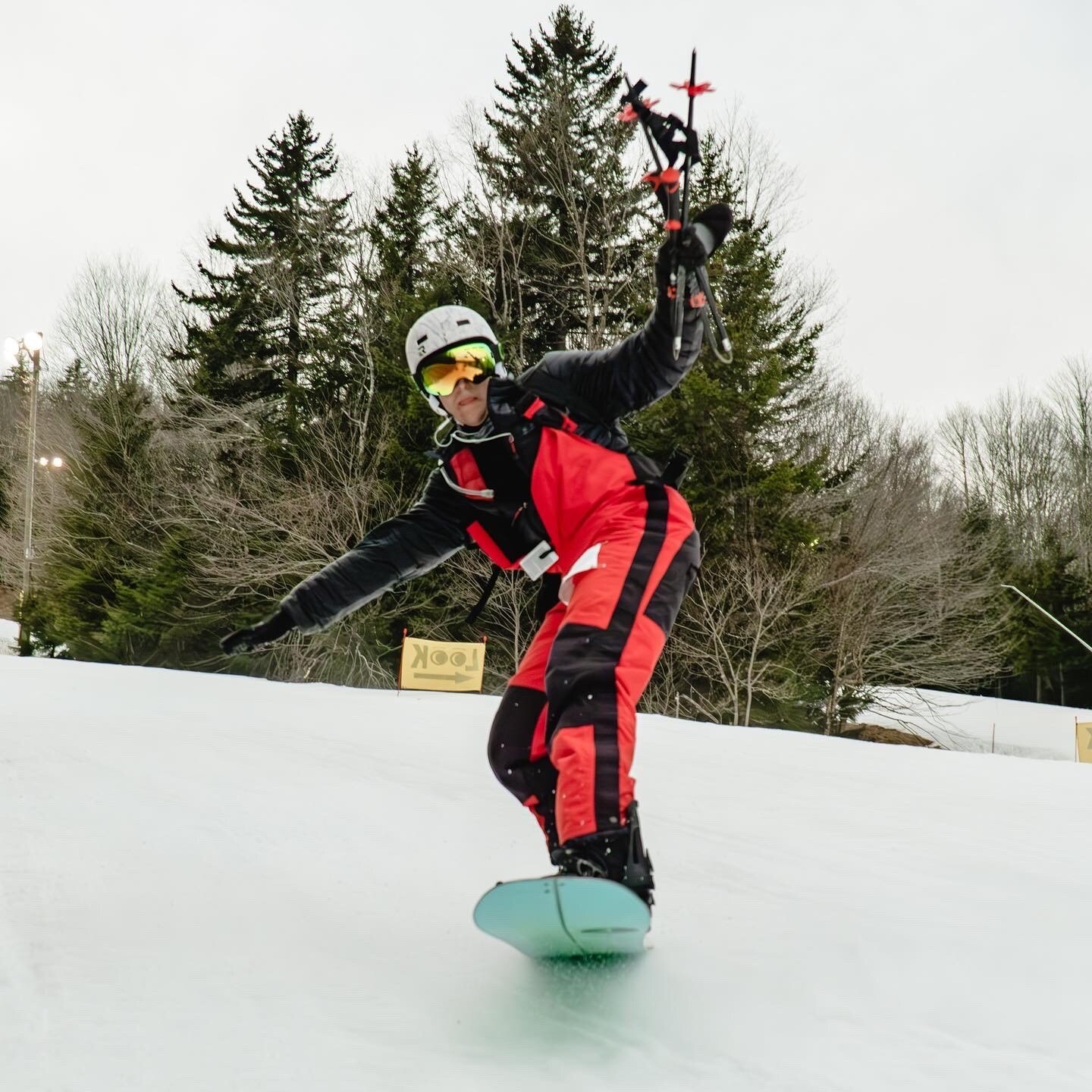 Travel physical therapist Jay c snowboarding down a hill