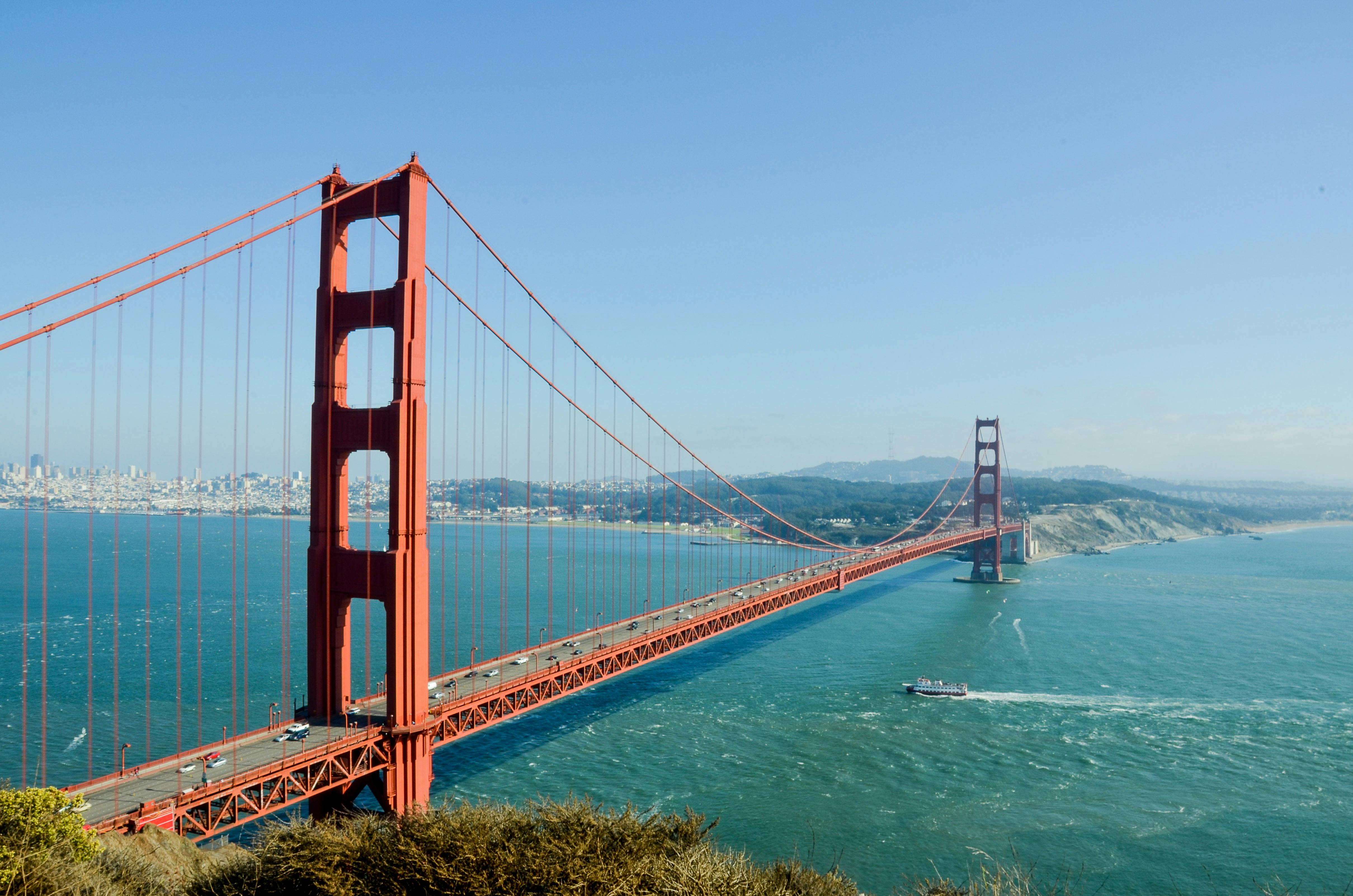 Photo of the golden gate bridge in California