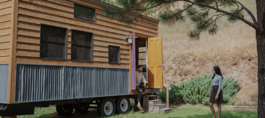 Travel therapist in a tiny house
