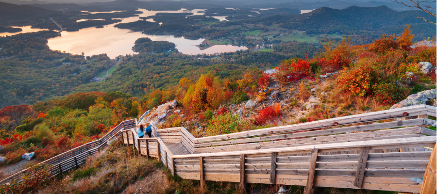 Where Will You Spend This Fall? Consider These 4 States for Your Next Travel PT Job