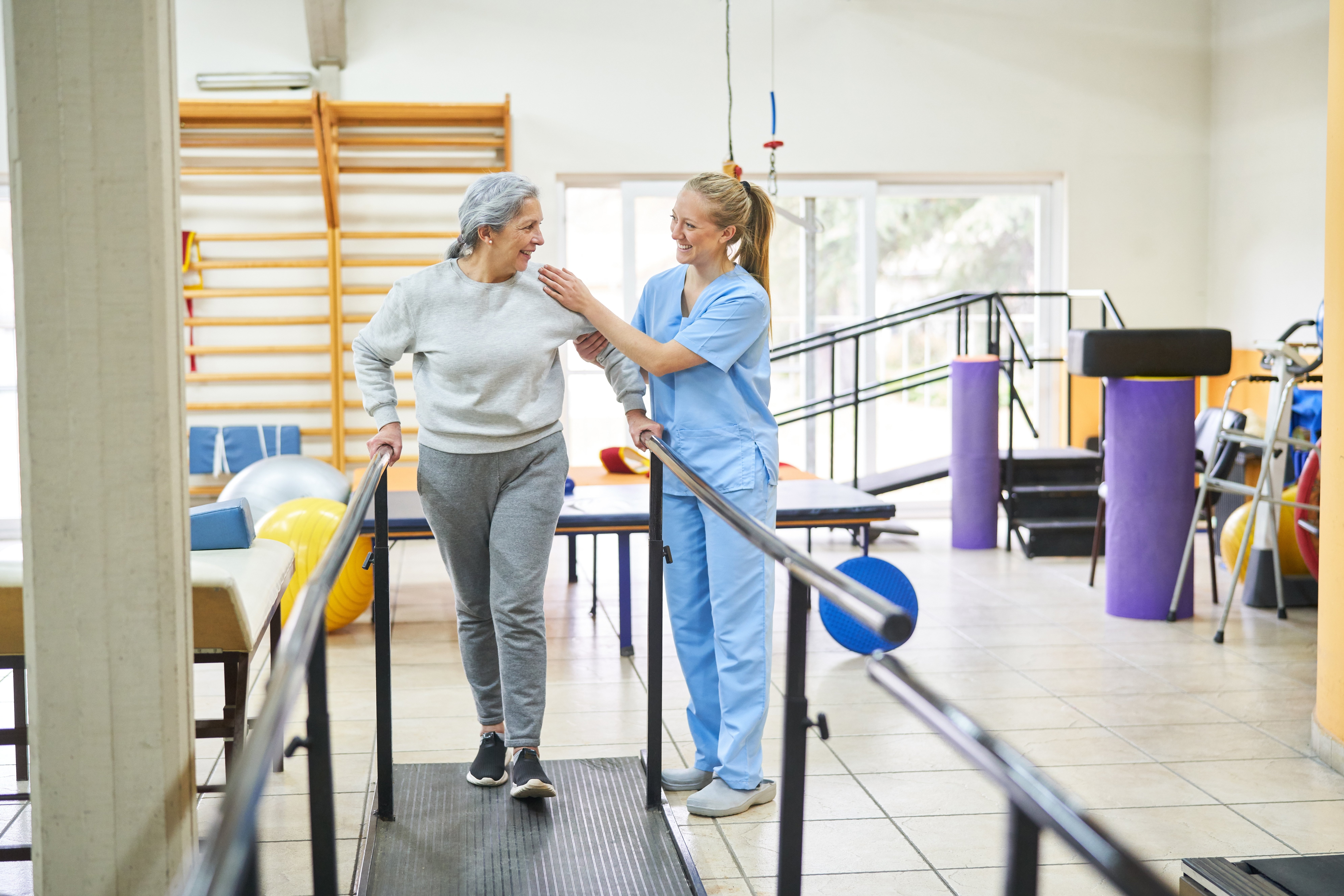 Should You Extend Your Travel Therapy Contract or Move On?